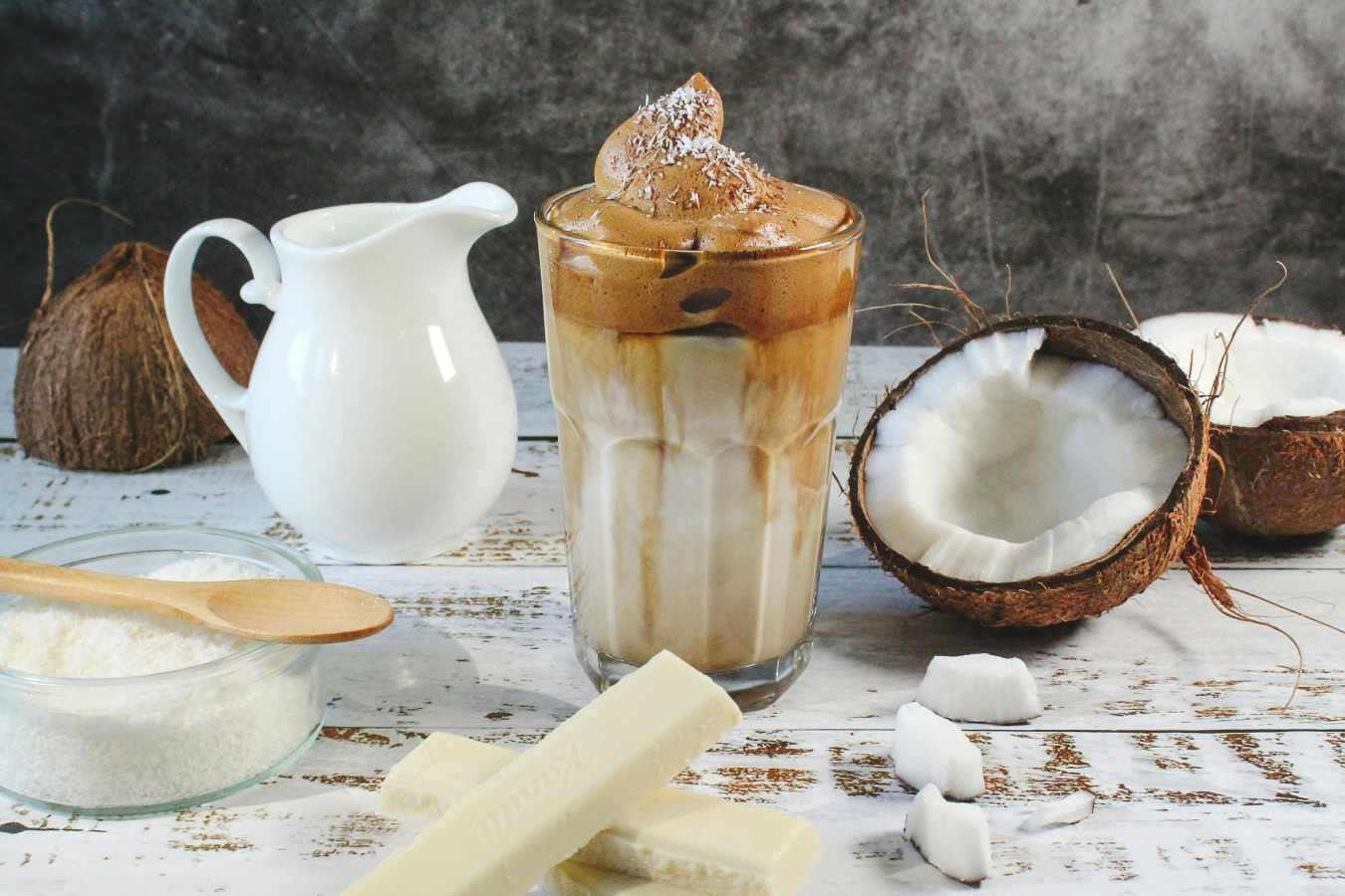 Coconut Cloud Coffee: Kopi Kelapa dengan Busa Lembut
