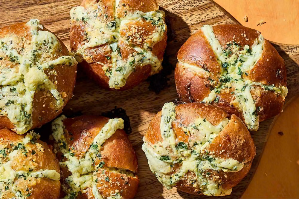 Roti Korea: Garlic Cream Cheese Bread yang Gurih
